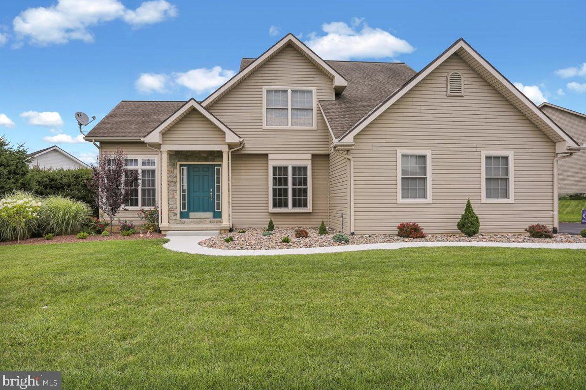 19 Norfolk Ln, Lebanon, PA 17042