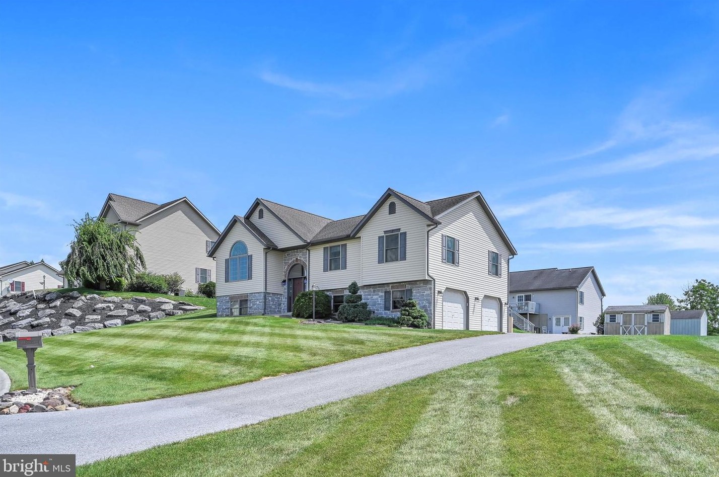 1039 Horseshoe Cir, Lebanon, PA 17042-3903