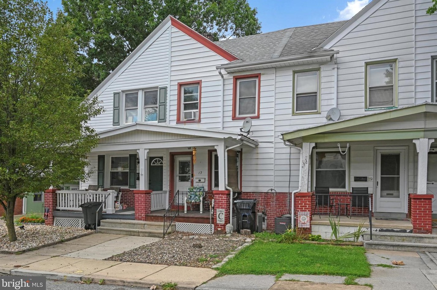 17 Locust St, Lebanon, PA 17042-6366