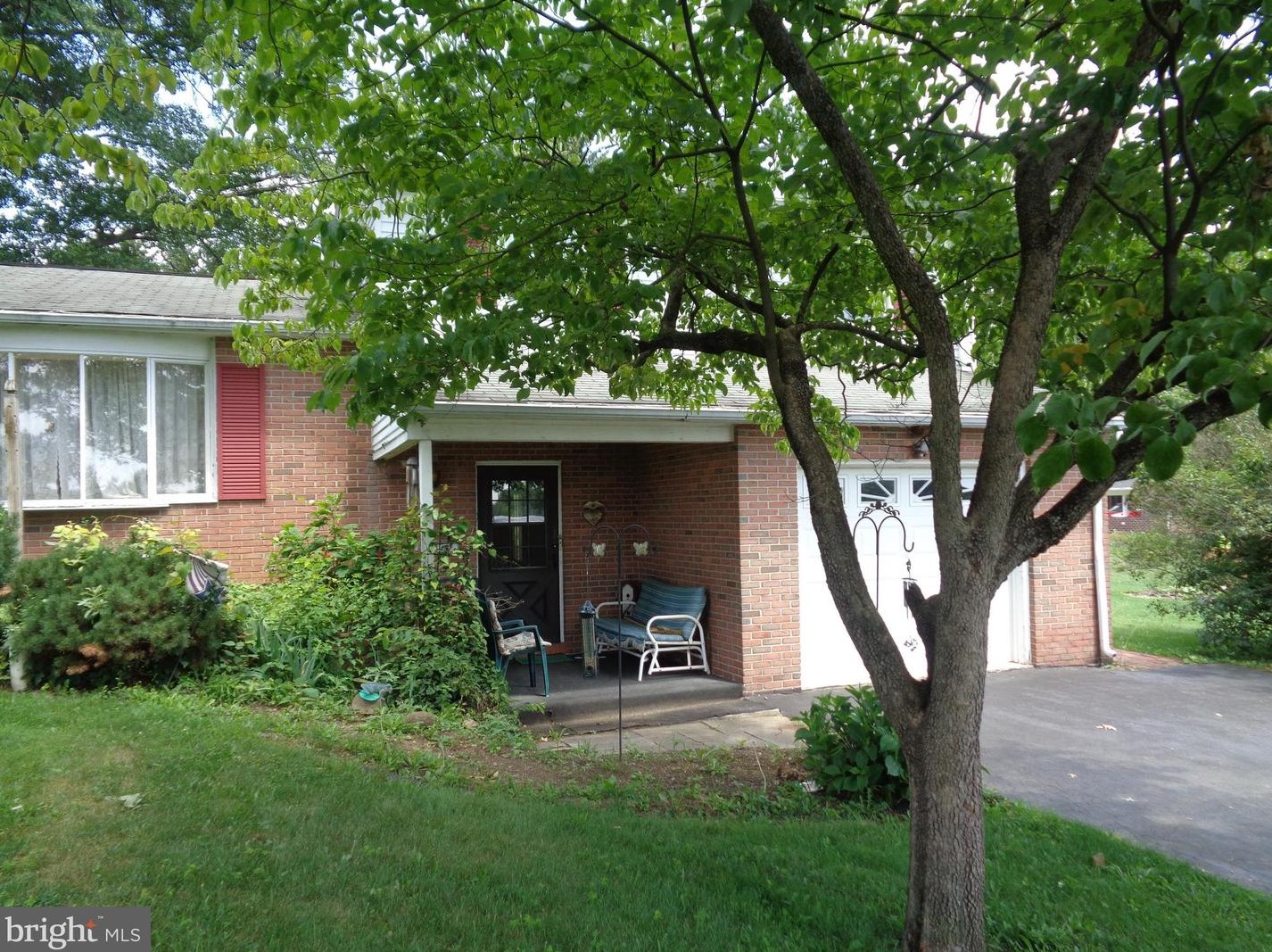 2137 Long Ln, Lebanon, PA 17046-1850