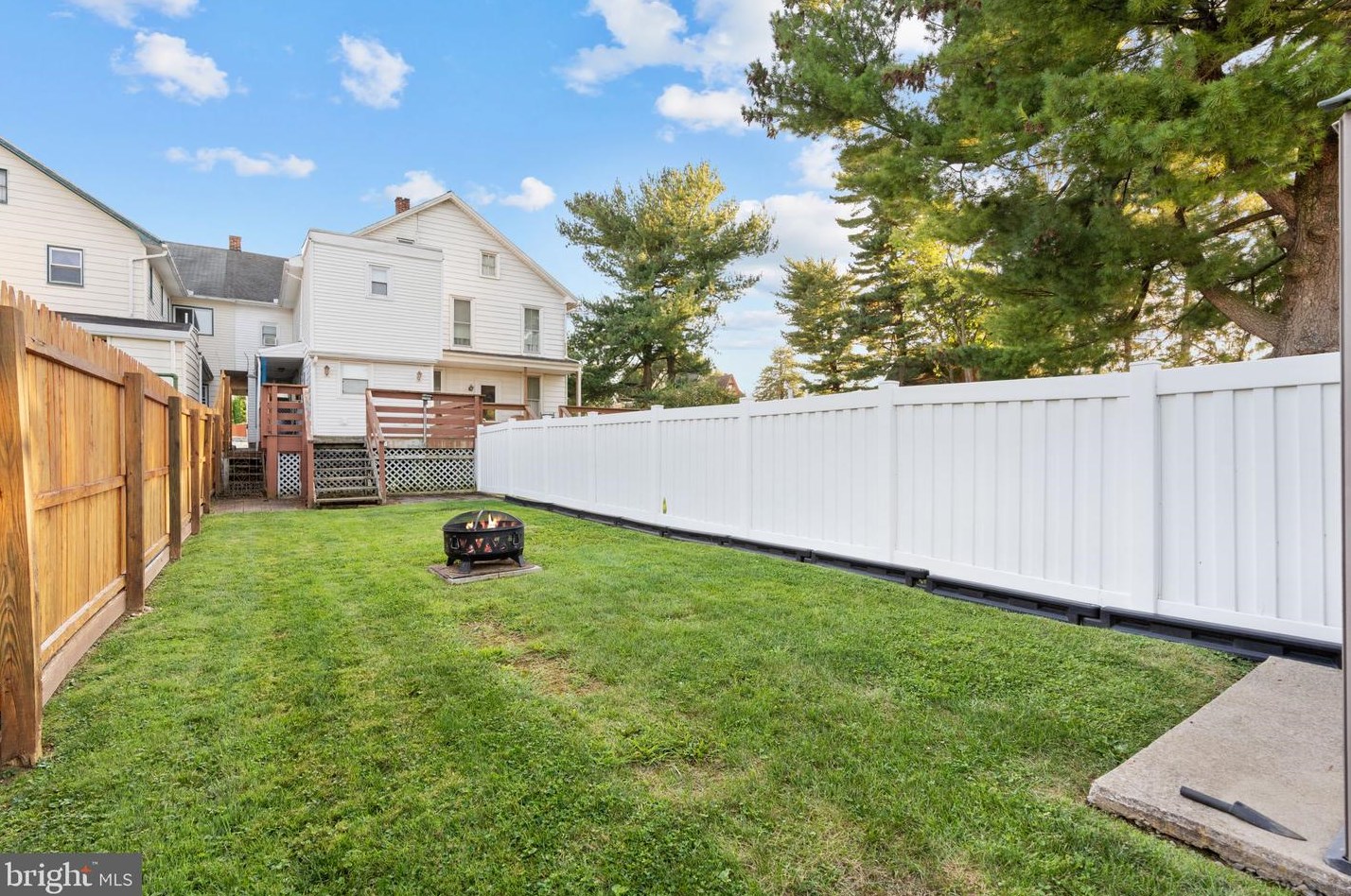 1823 Ctr St, Lebanon PA 17042-4447 exterior