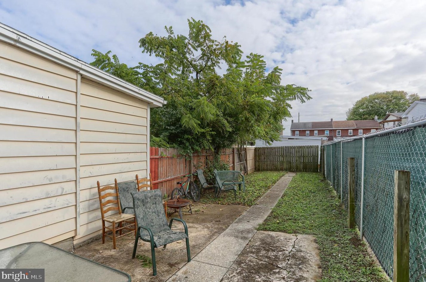 1126 Buttonwood St, Lebanon PA 17046-4928 exterior