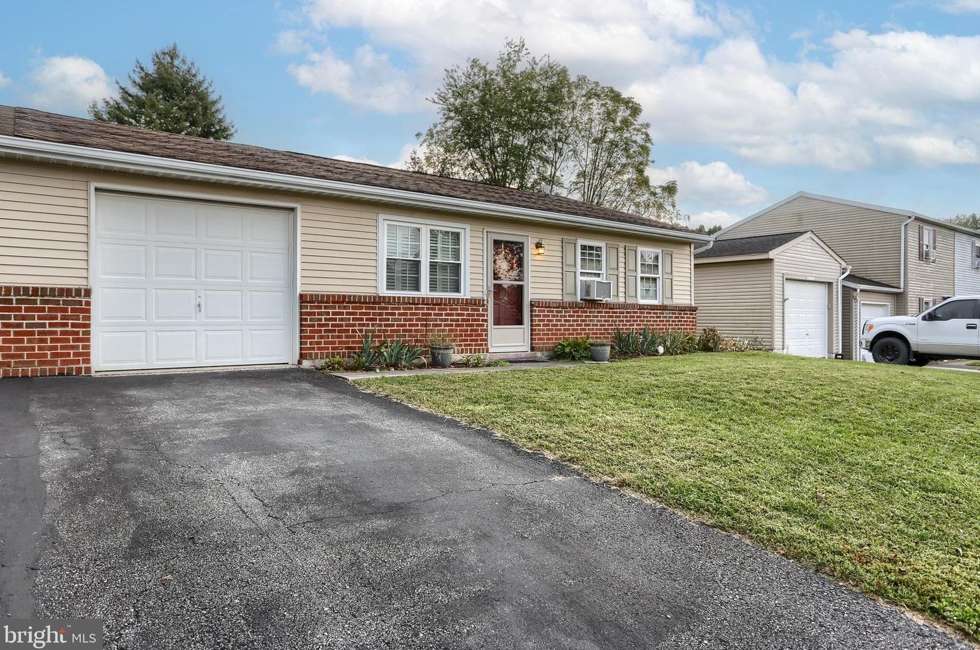 206 Center St, Lebanon, PA 17042-3200