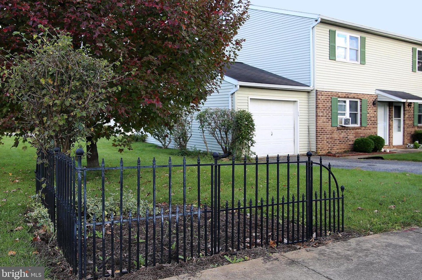 23 Walnut Mill Ln, Lebanon, PA 17042-3269