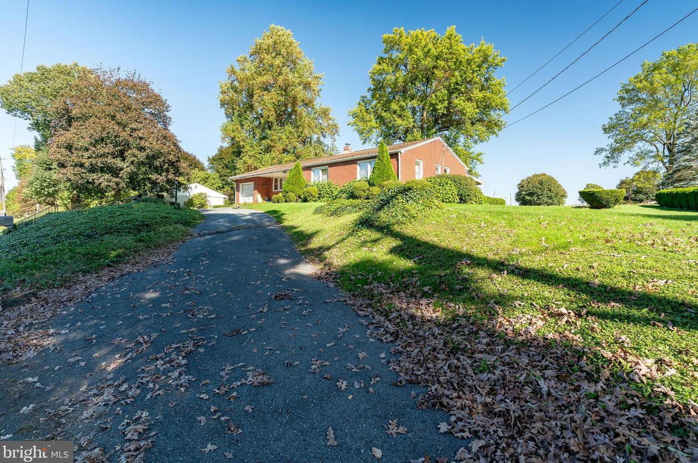 10 Mine Rd, Lebanon, PA 17042-8003