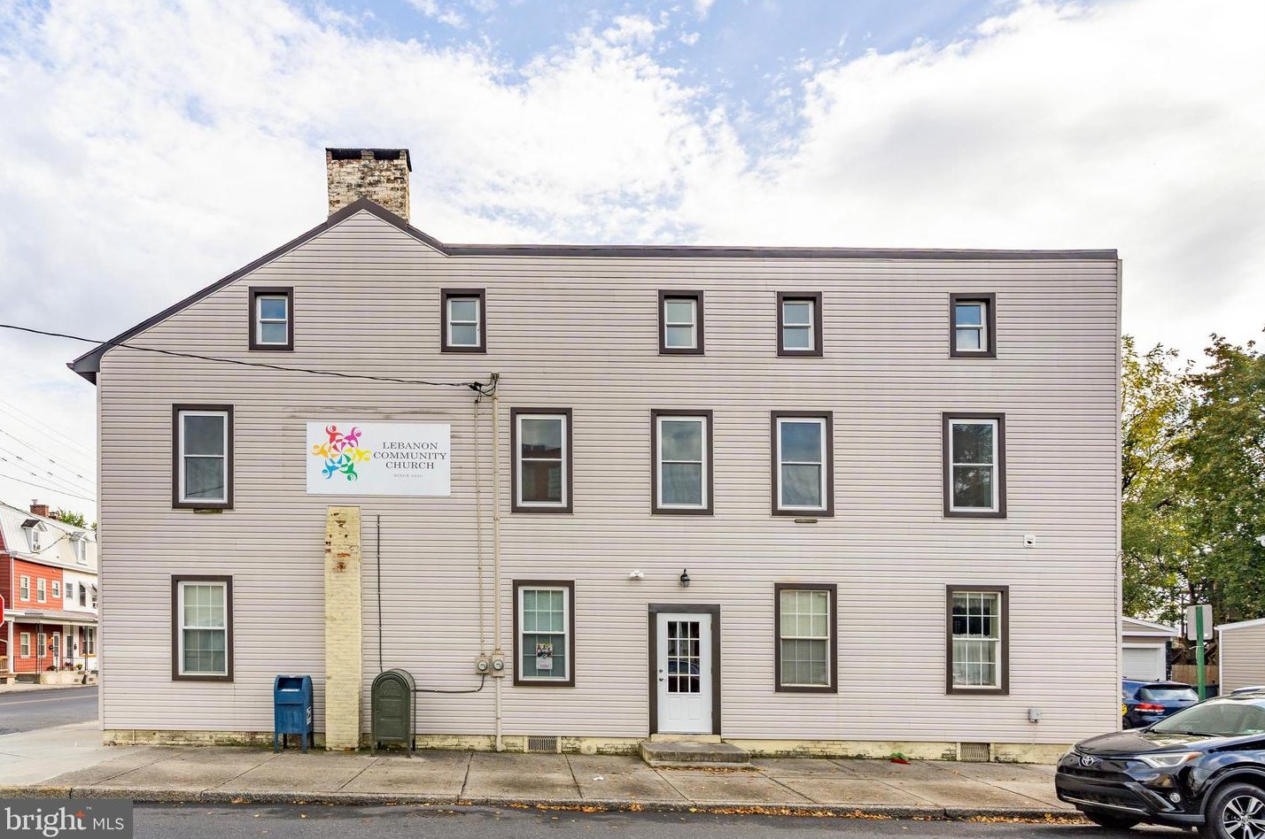 541 8th St, Lebanon, PA 17046-6715