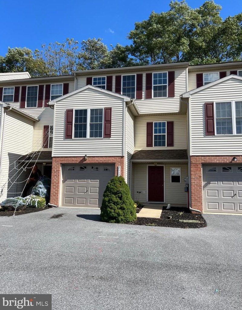 2112 Autumn Ct, Lebanon, PA 17042-4608