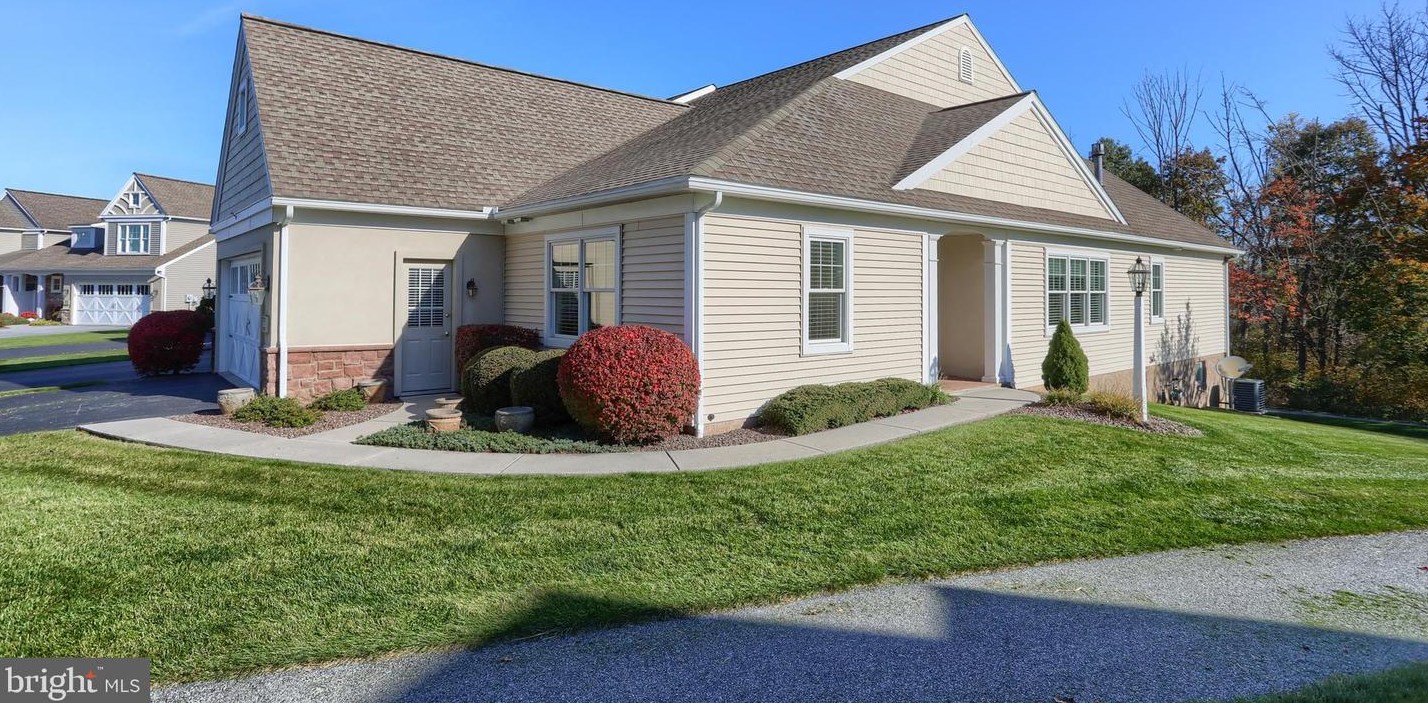 1023 English Dr, Lebanon PA  17042-9267 exterior
