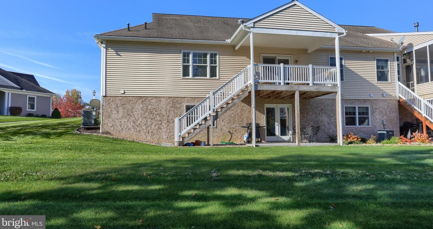 1023 English Dr, Lebanon PA  17042-9267 exterior
