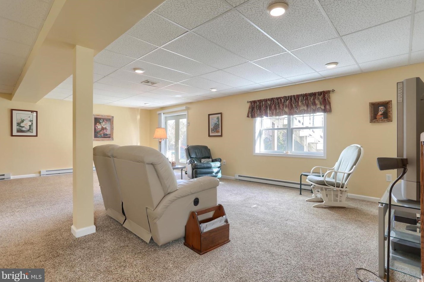 1023 English Dr, Lebanon PA  17042-9267 exterior
