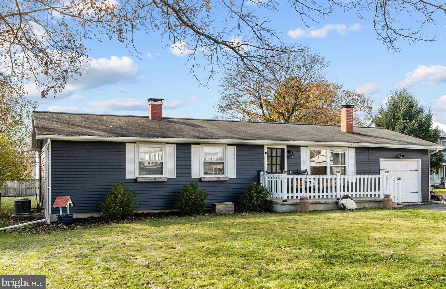 230 Perry St, Lebanon, PA 17046-1836