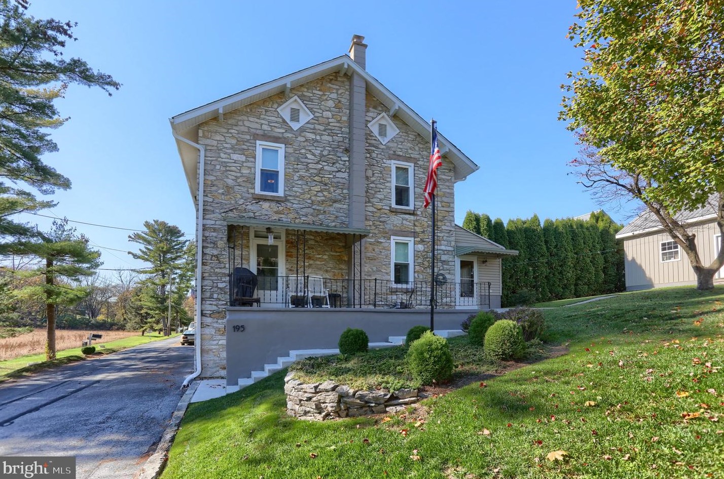195 Race St, Lebanon, PA 17042-9043