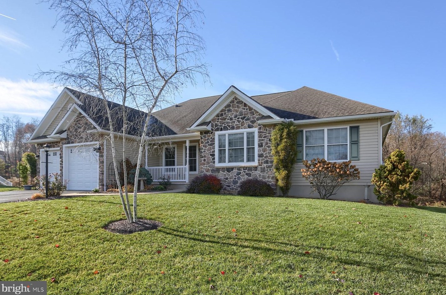 25 Chesterfield Dr, Coffeetown, PA 17078