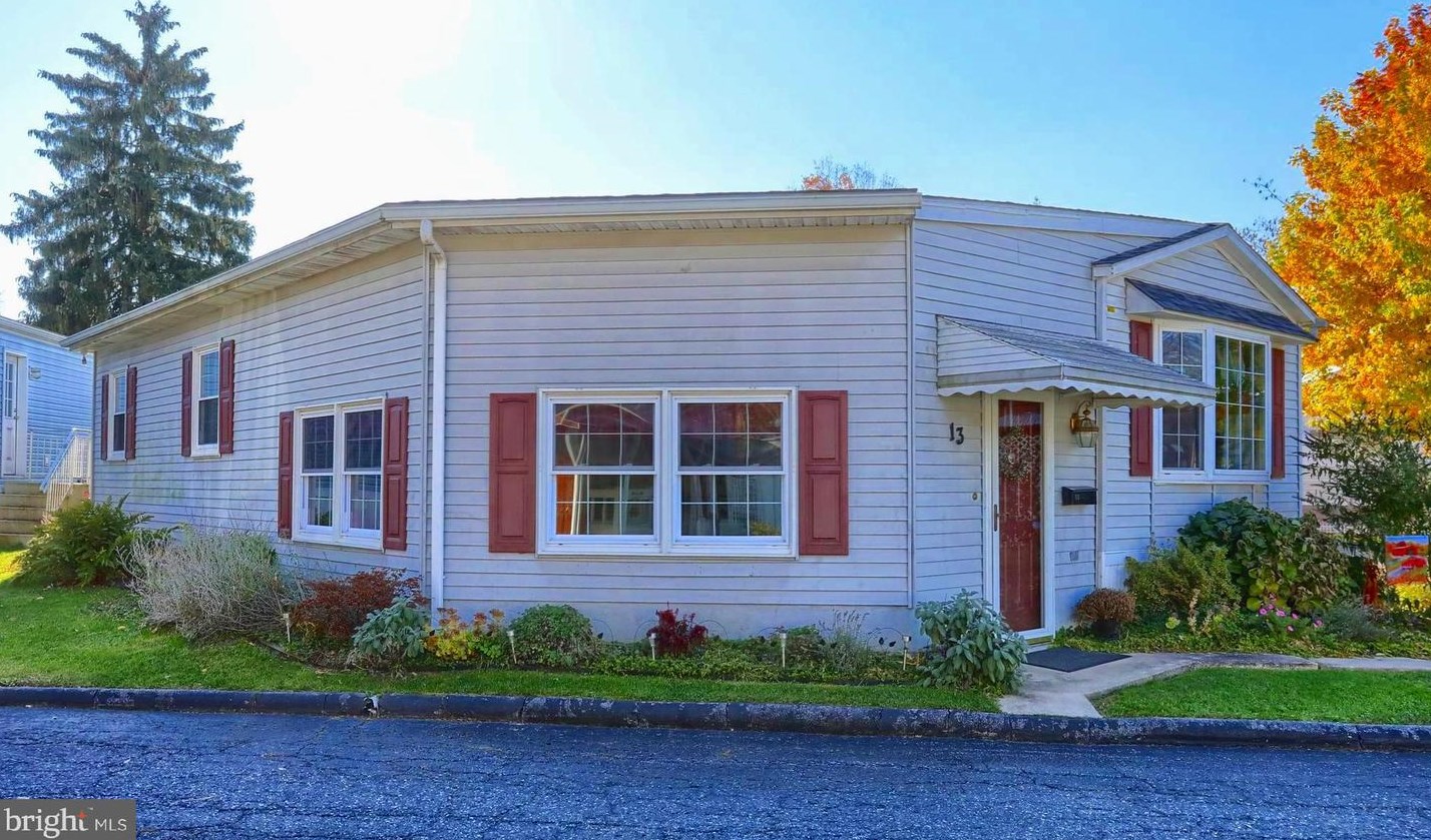 13 David Dr, Lebanon, PA 17046-3024