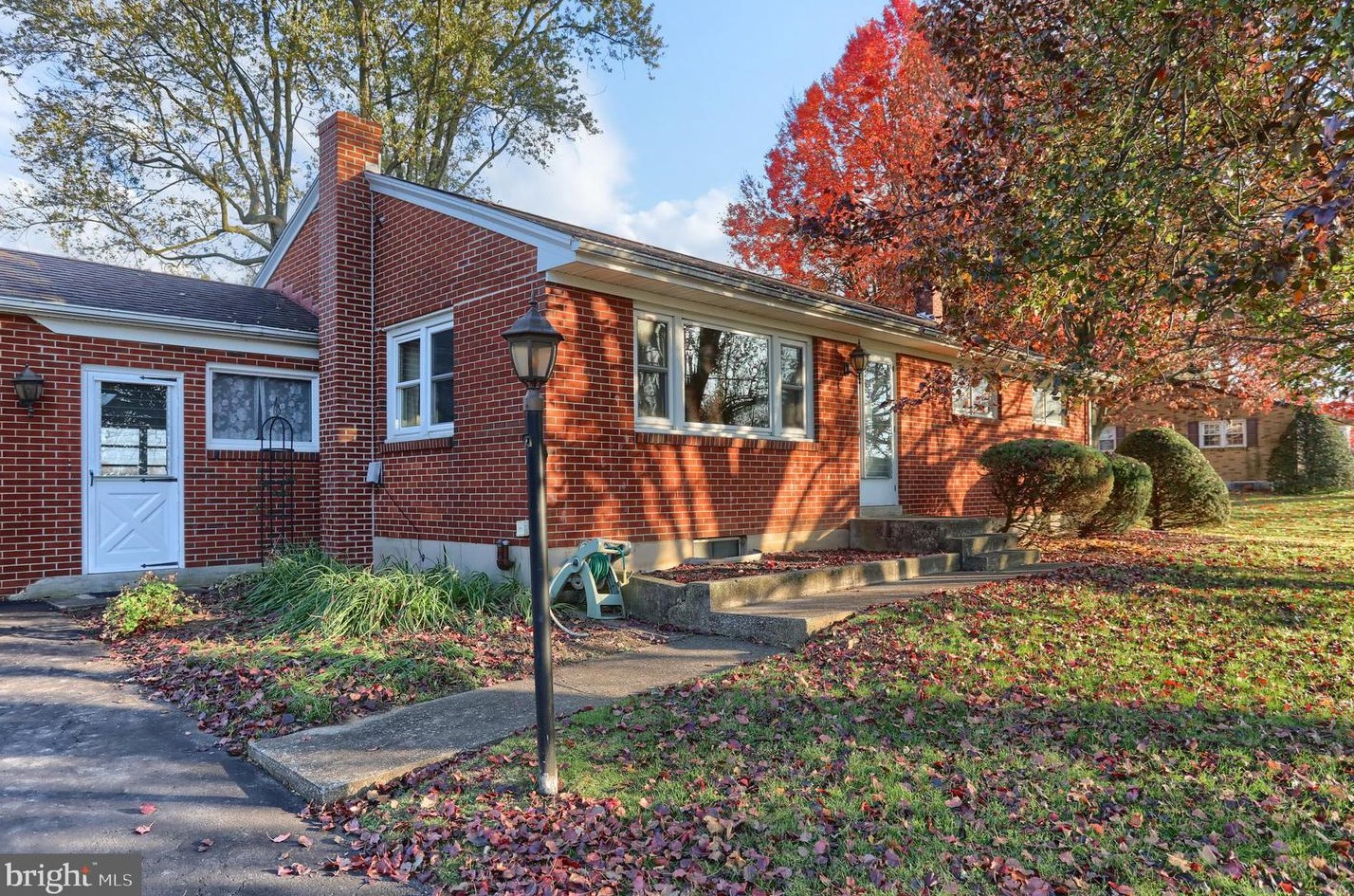 16 Mine Rd, Lebanon, PA 17042-8003