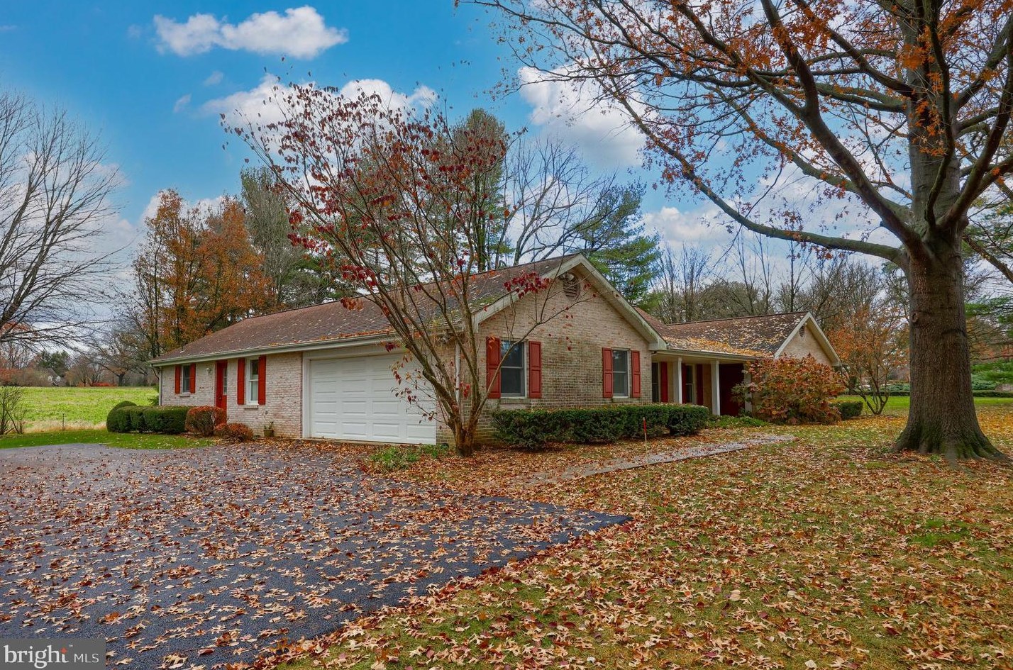 845 Tudor Ln, Lebanon, PA 17042-6431