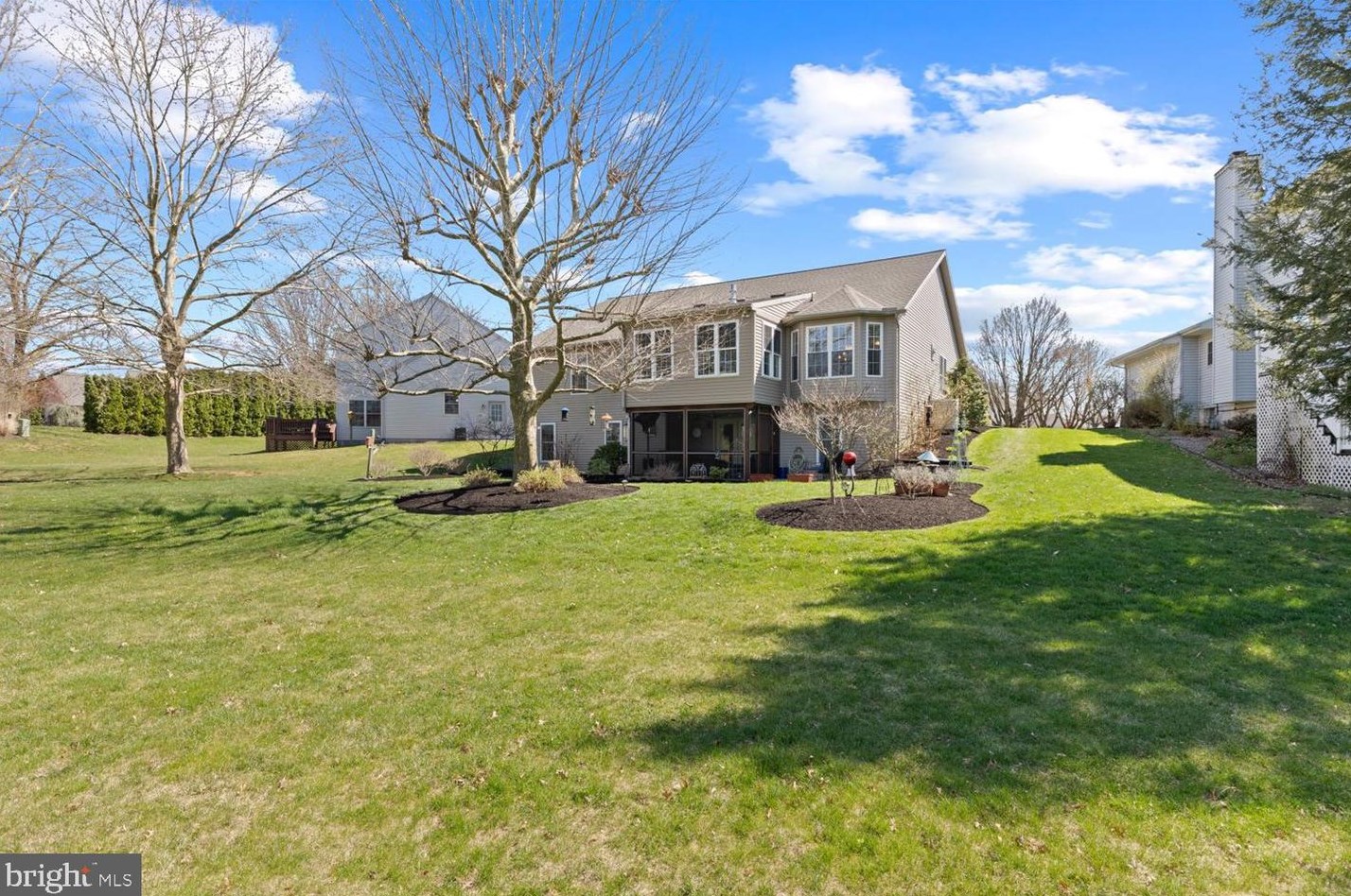 606 Pondside Ln, Lebanon, PA 17042-9479