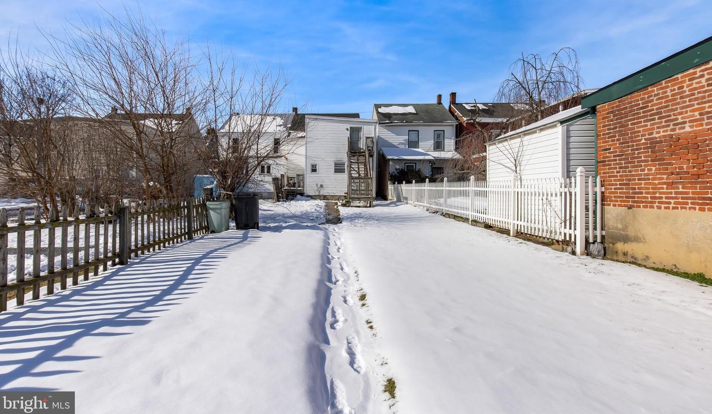 312 9 St, Lebanon PA 17042-5906 exterior