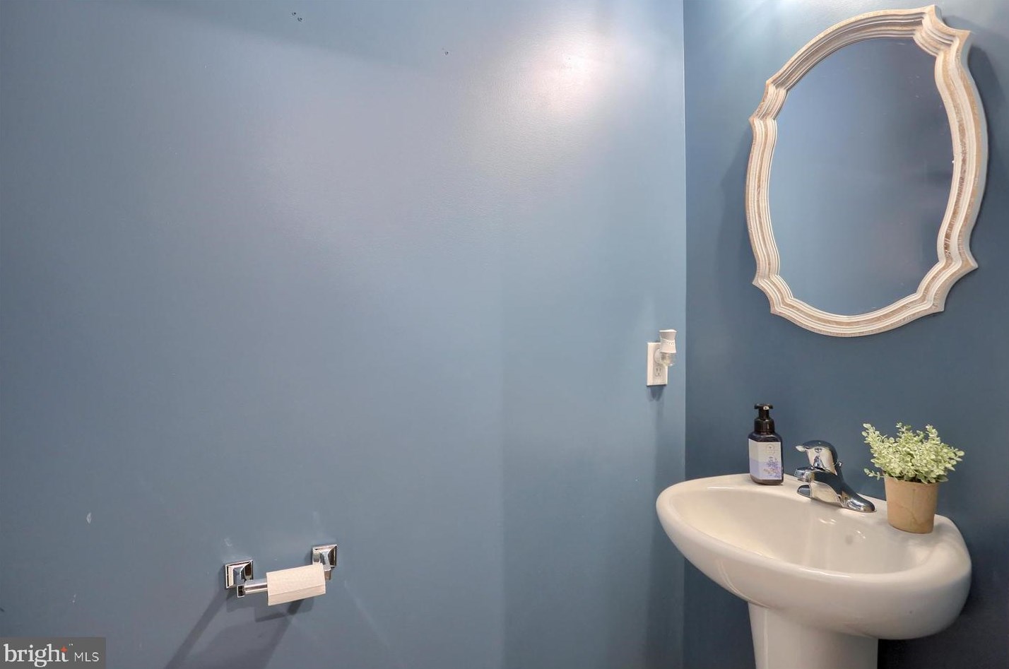 47 Wildflower Cir, Lebanon PA  17046-8122 exterior