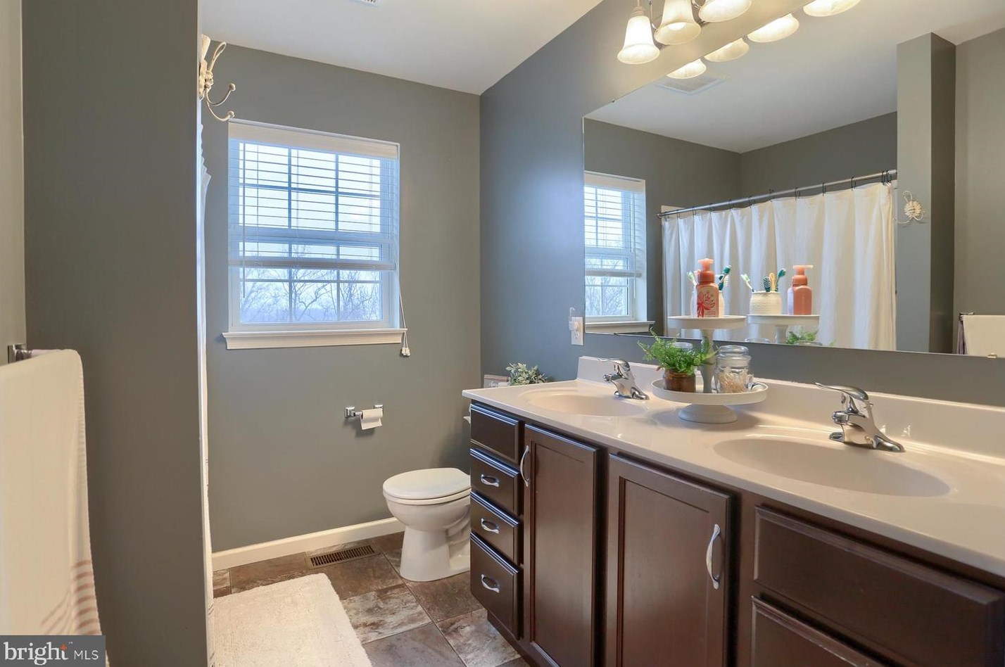 47 Wildflower Cir, Lebanon PA  17046-8122 exterior