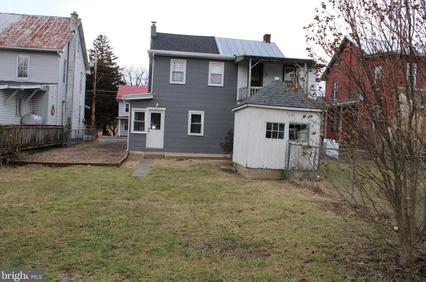 122 E Main St, Stricklerstown, PA 17073