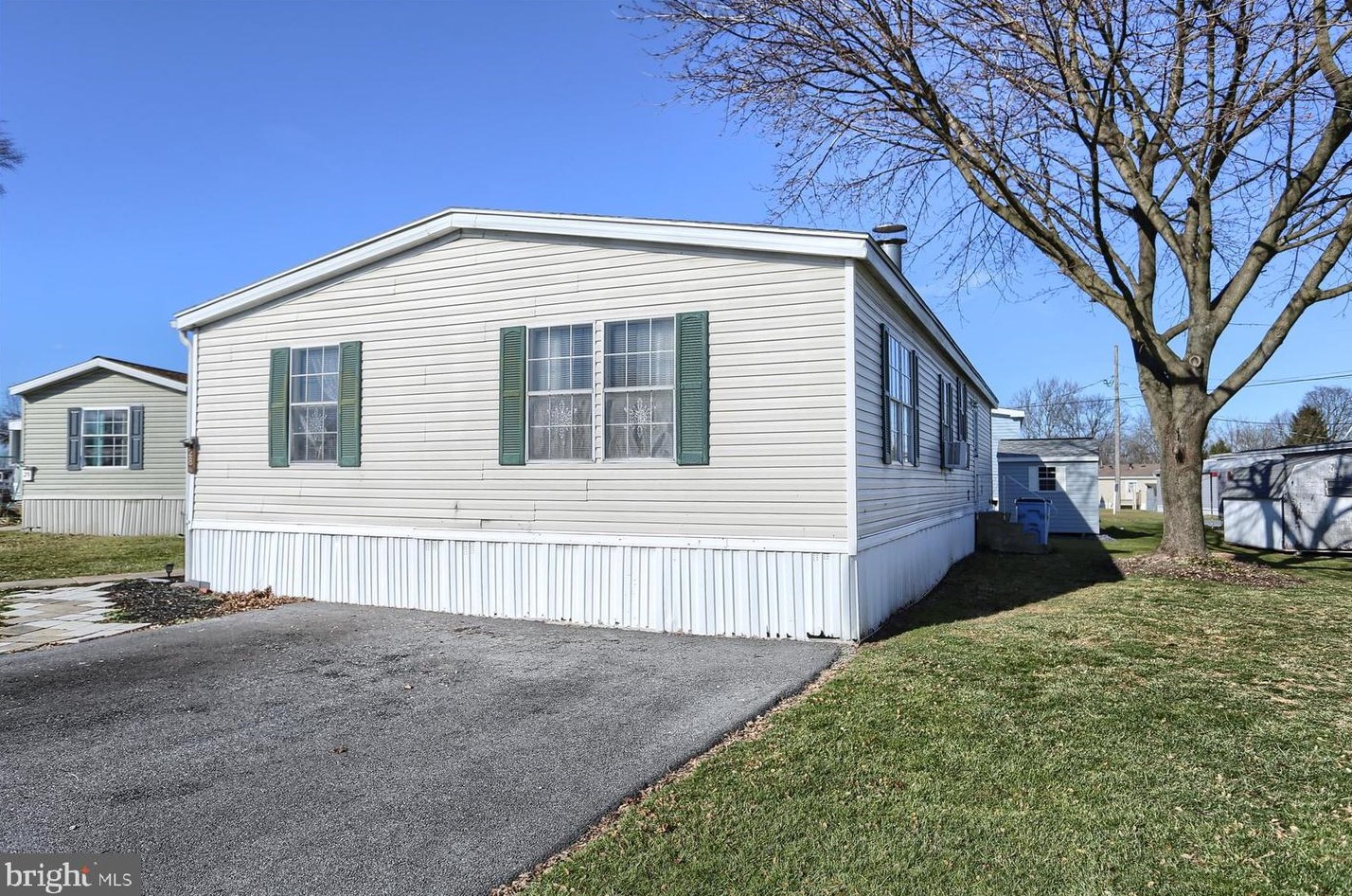 28 Green Acres Trailer Ct, Lebanon PA 17046-9222 exterior
