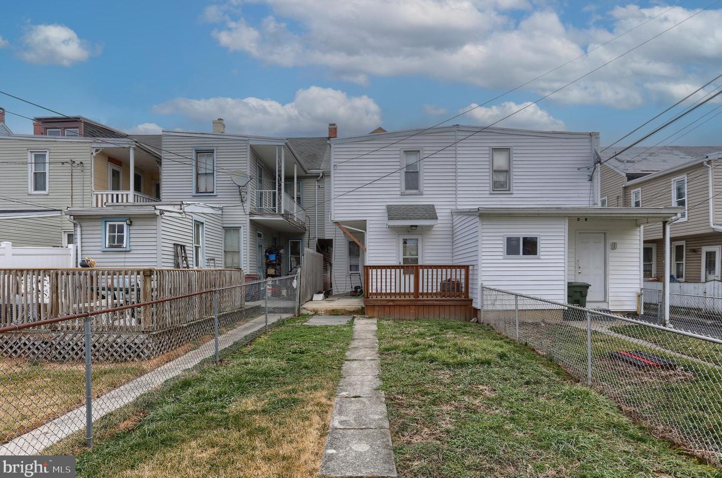 523 Spruce St, Lebanon PA  17046-3542 exterior