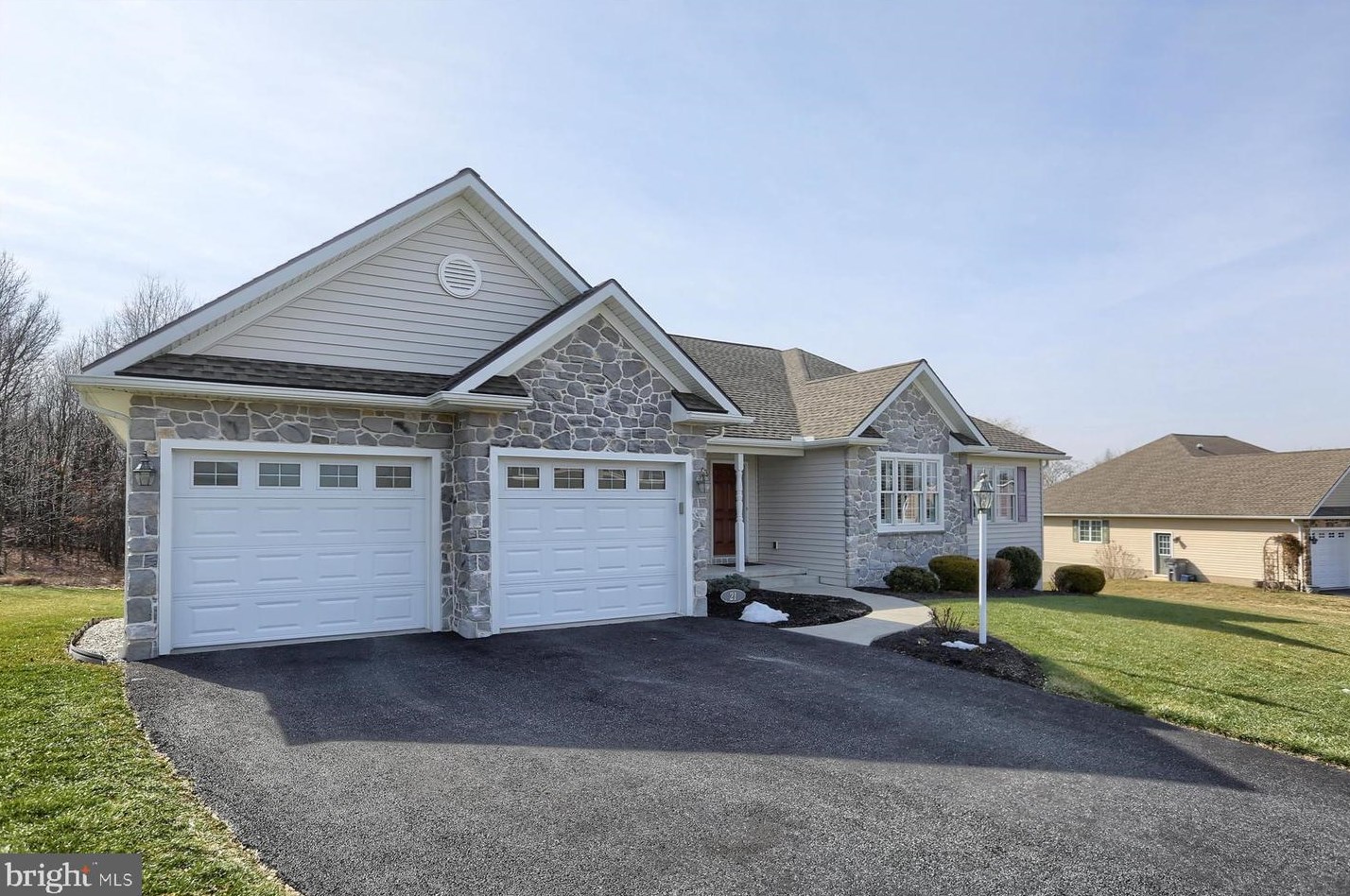 21 Chesterfield Dr, Coffeetown, PA 17078