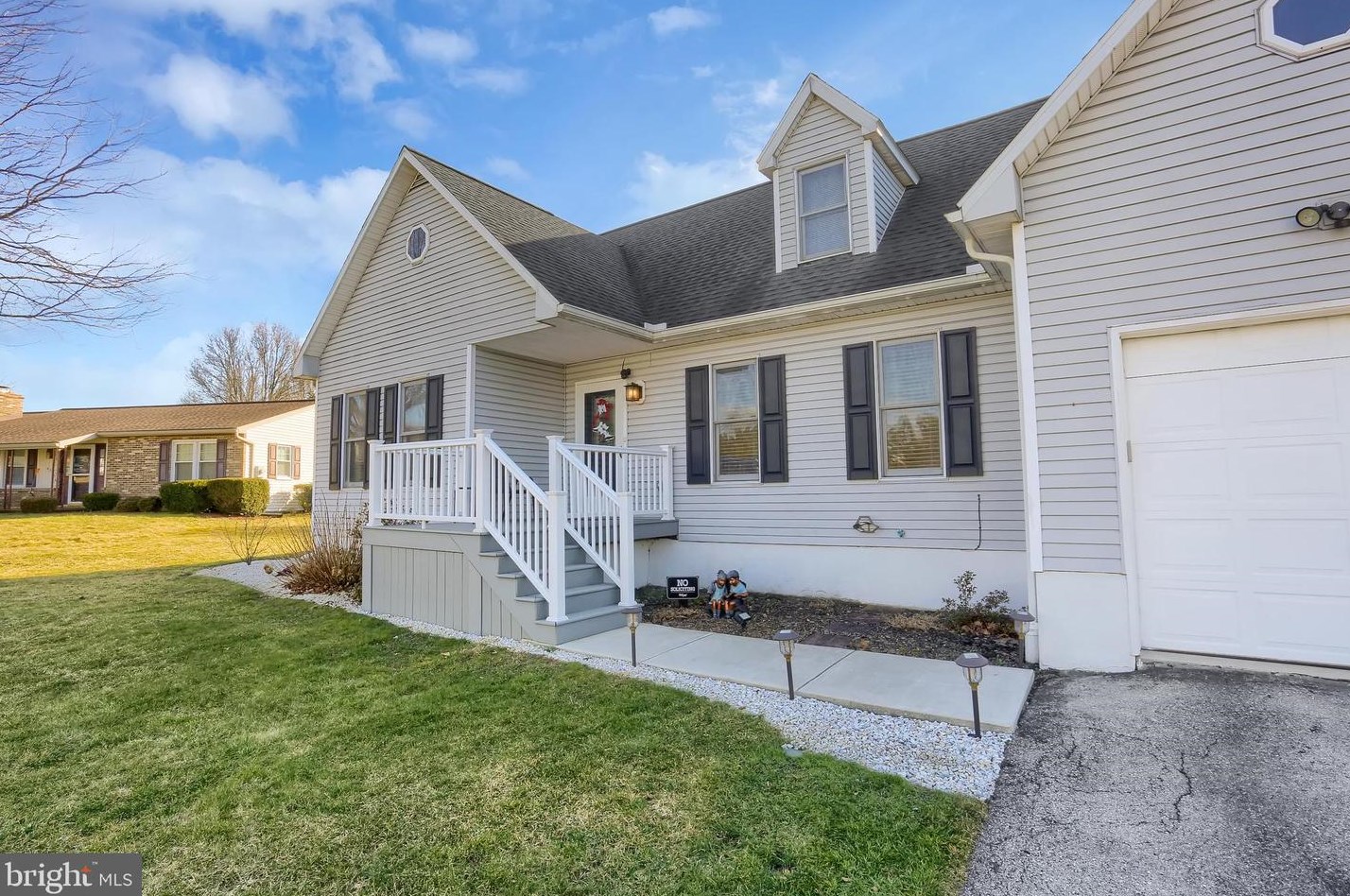 637 Henry Houck Ln, Lebanon, PA 17042-8804