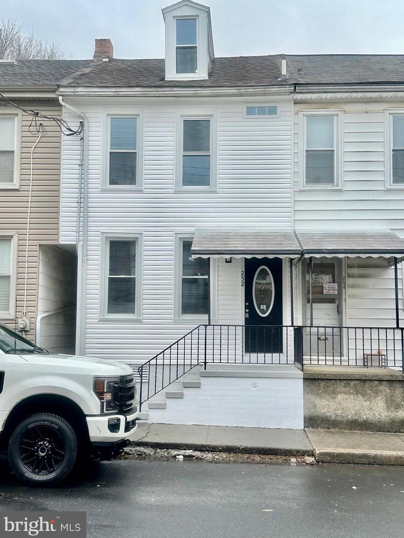 252 S 5th St, Lebanon, PA 17042
