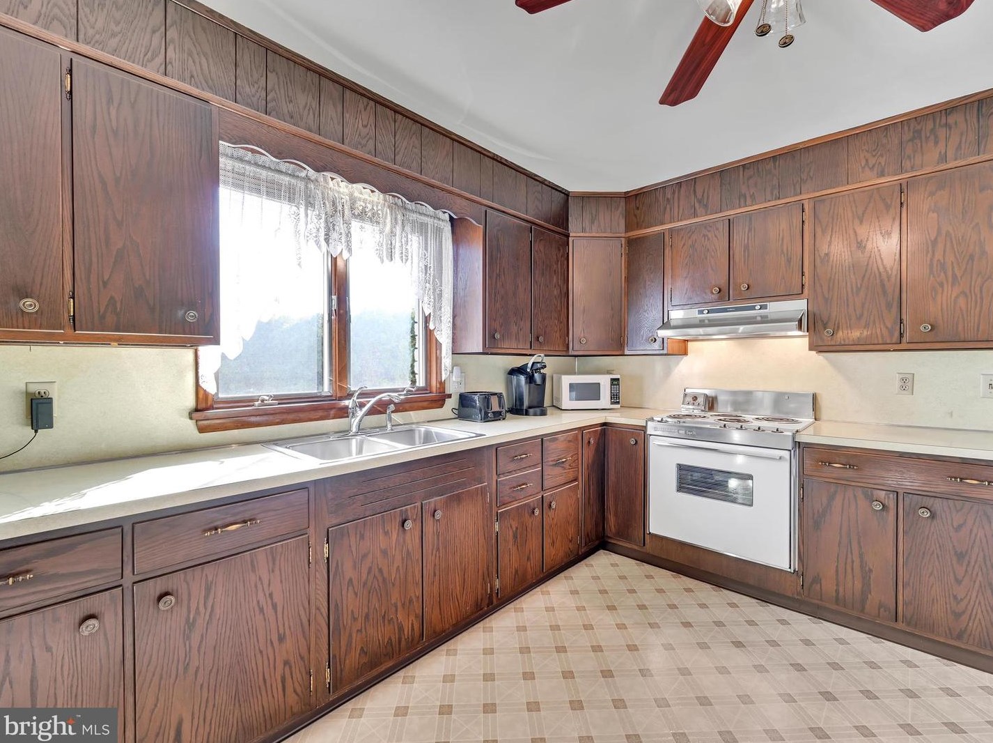 220 Cyrus St, Lebanon PA  17042-2441 exterior