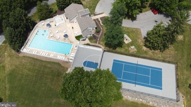 911 Meadowood Cir, Lebanon, PA 17042