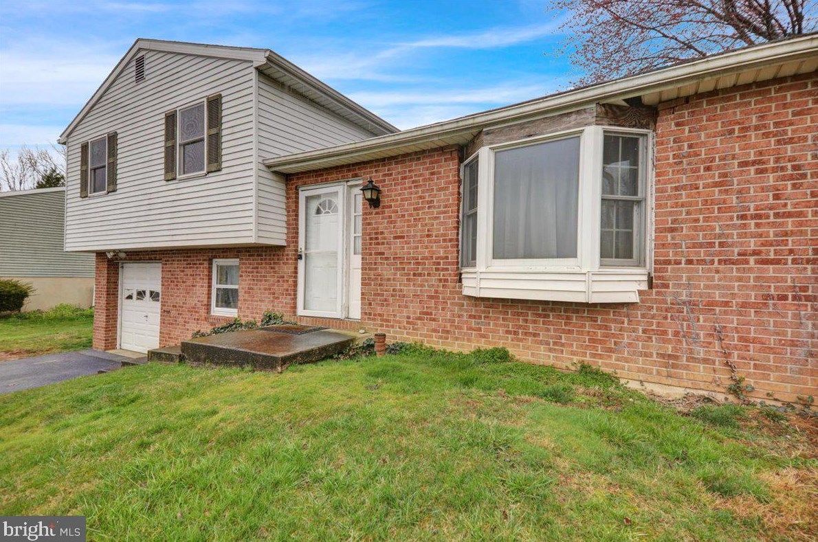 1442 Esther Dr, Lebanon, PA 17042