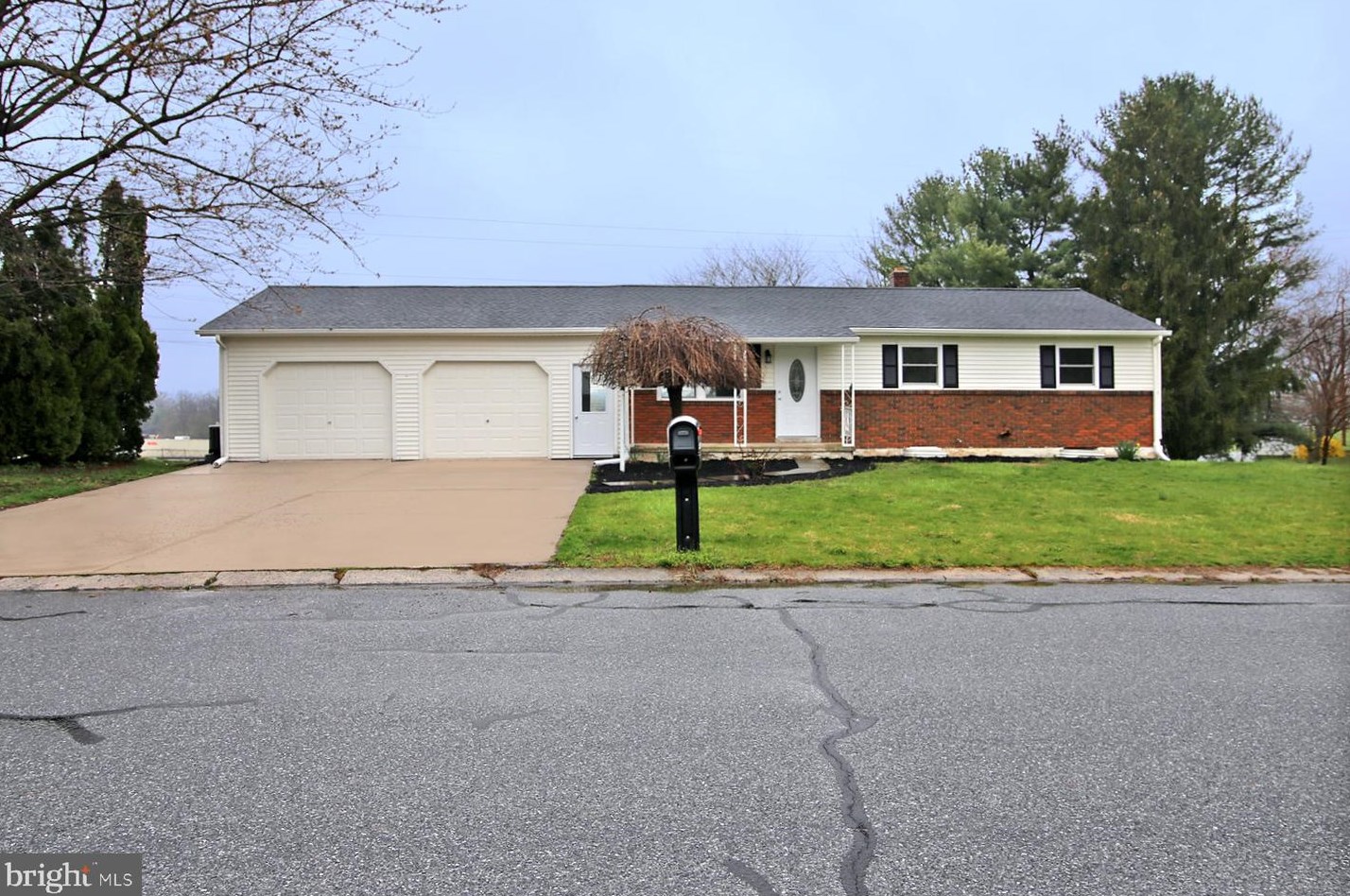 2175 Cloverfield Dr, Lebanon, PA 17046