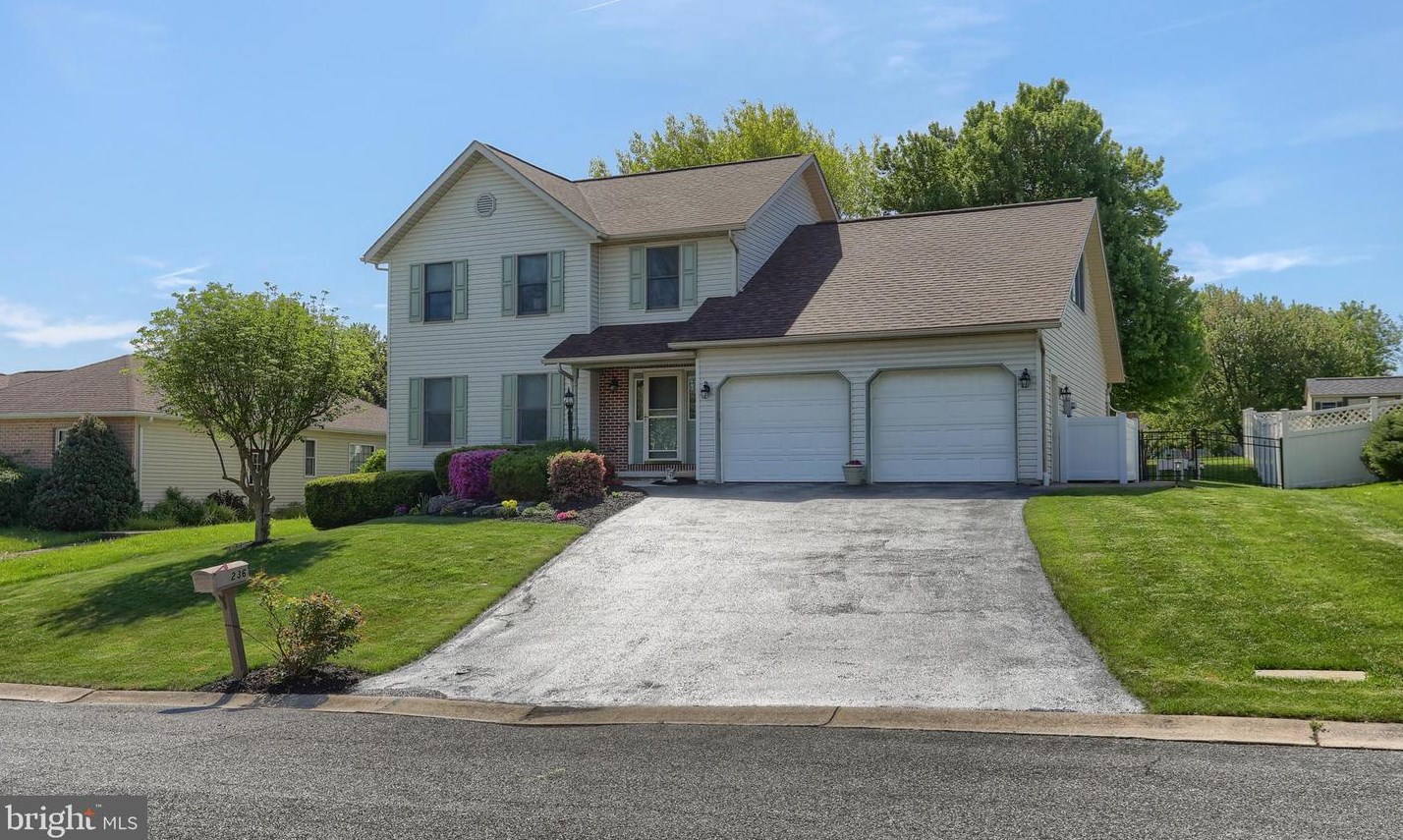 236 Weymouth Dr, Lebanon PA 17042-4159 exterior