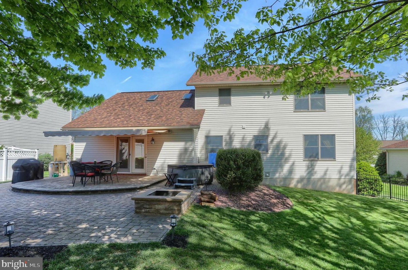 236 Weymouth Dr, Lebanon PA 17042-4159 exterior