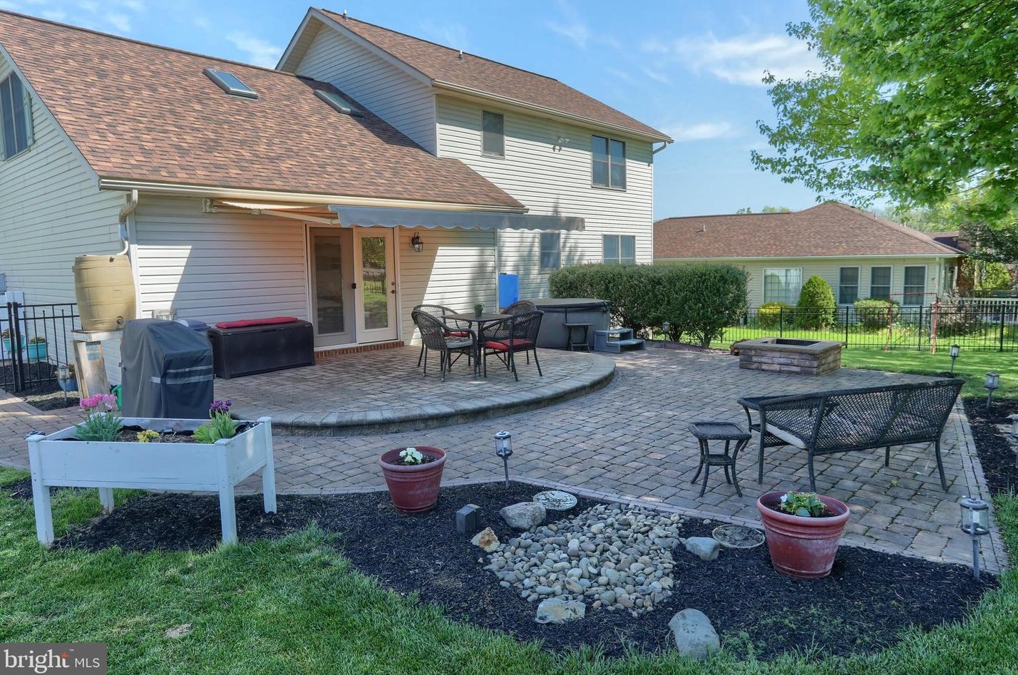 236 Weymouth Dr, Lebanon PA 17042-4159 exterior