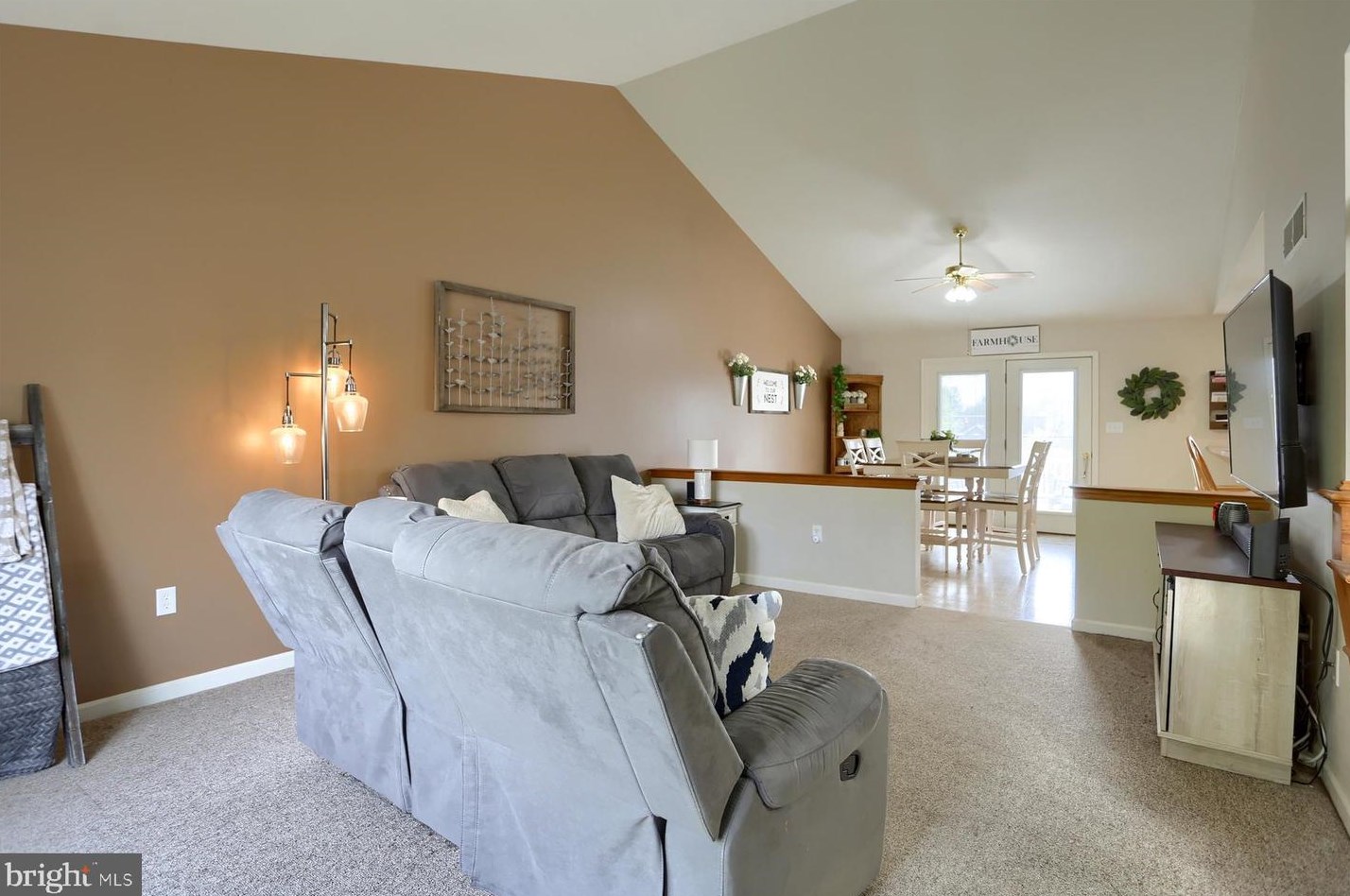 7 Lion Ln, Bordnersville, PA 17038-9423