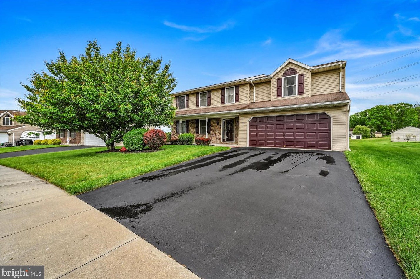 219 Sweetwater Ln, Stricklerstown, PA 17073