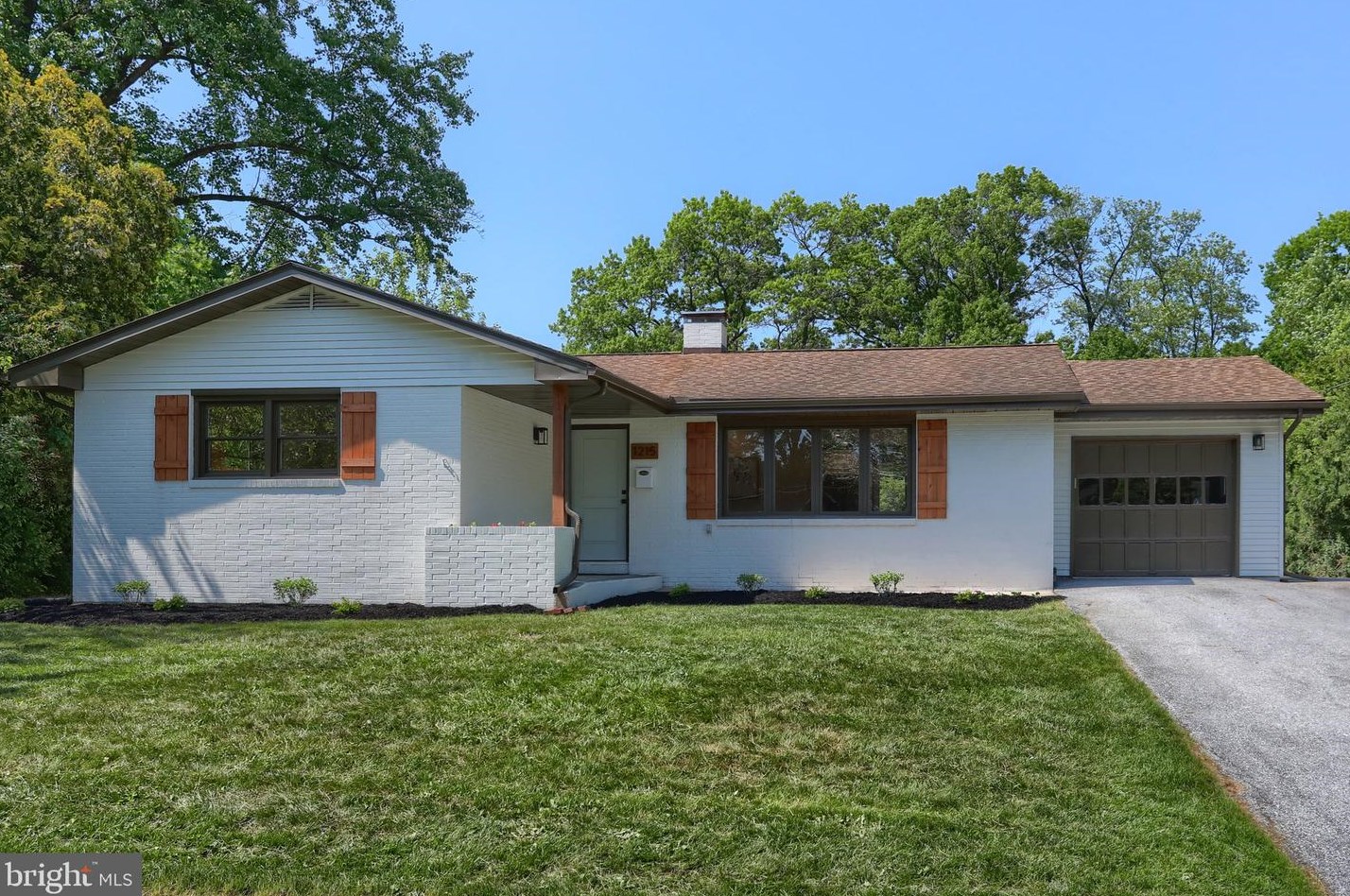 1215 Woodland St, Lebanon, PA 17042-6558