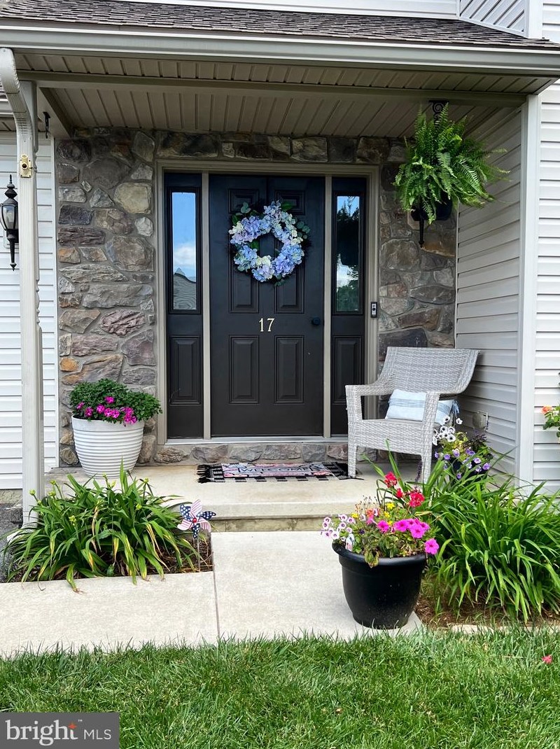 17 Greystone Xing, Lebanon, PA 17042-4611