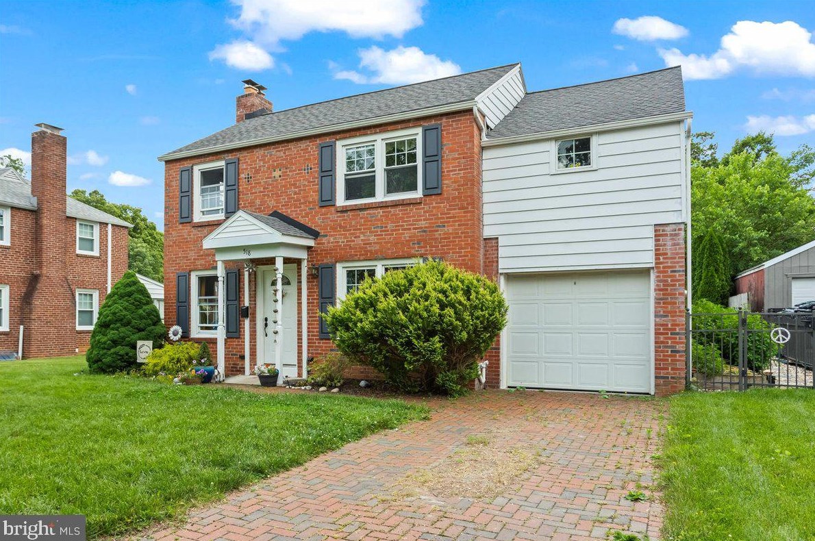 518 Park Dr, Lebanon, PA 17042-6425