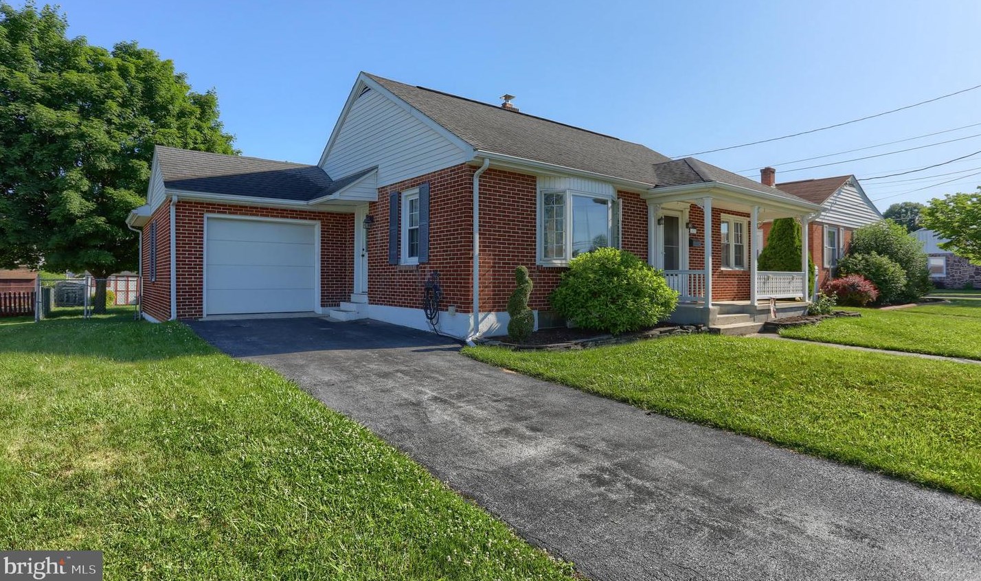 1477 E Walnut St, Bellegrove, PA 17003
