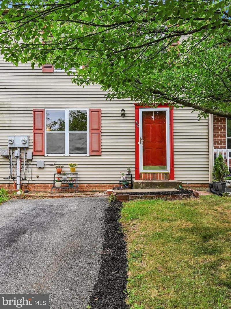 42 Tiffany Ln, Lebanon, PA 17046-3814