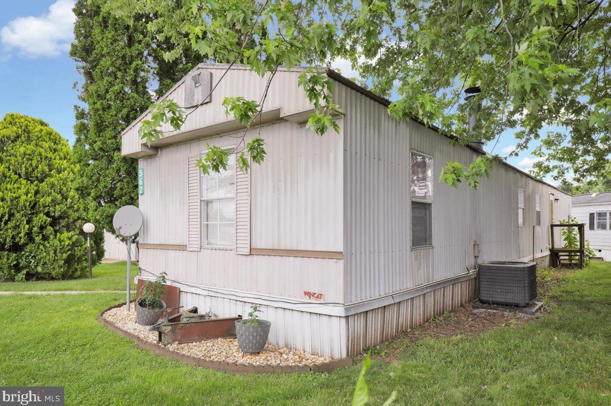 562 Palm City Park, Bellegrove PA 17003-9348 exterior