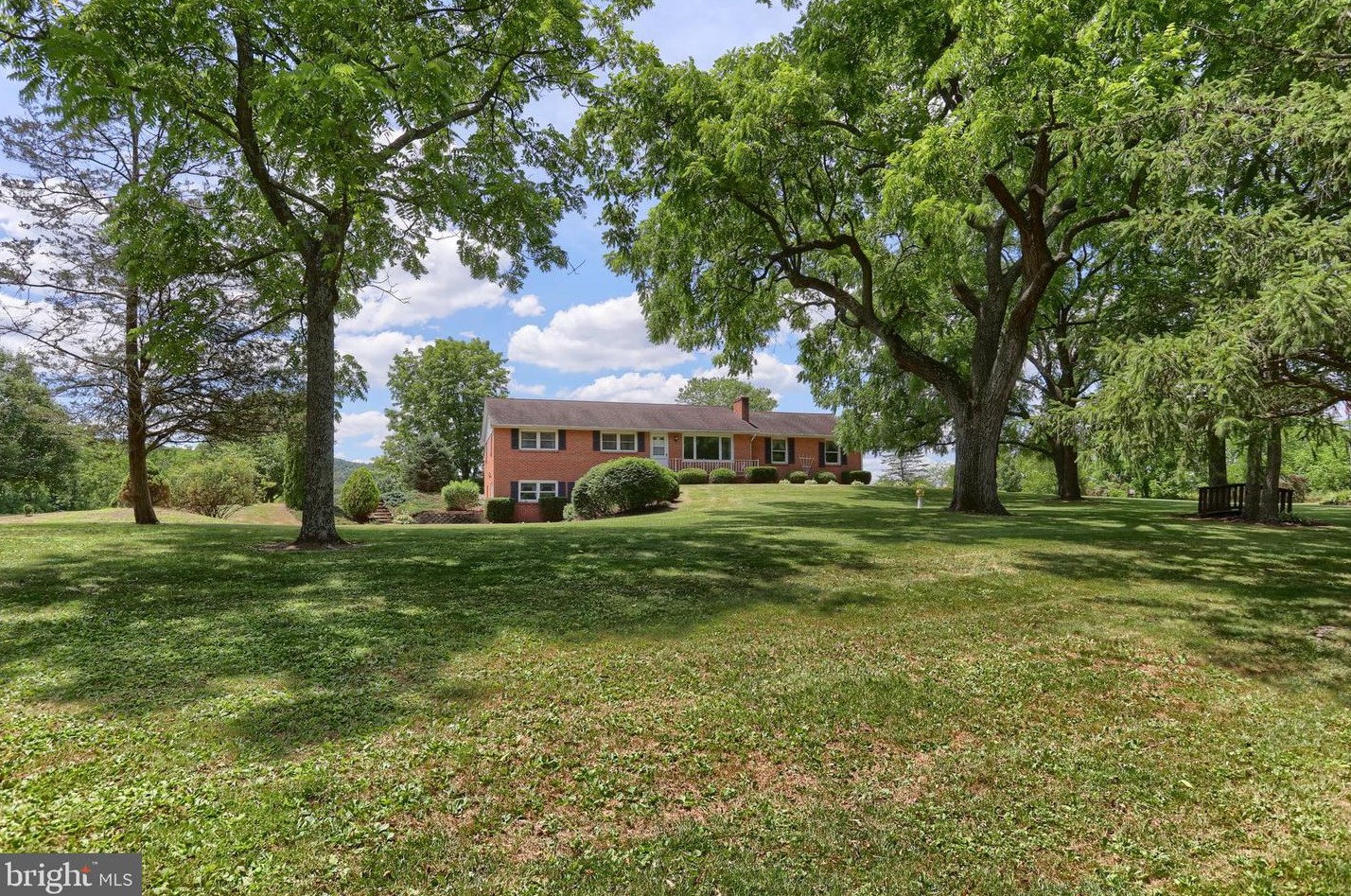 8 Fairway Dr, Bordnersville, PA 17038