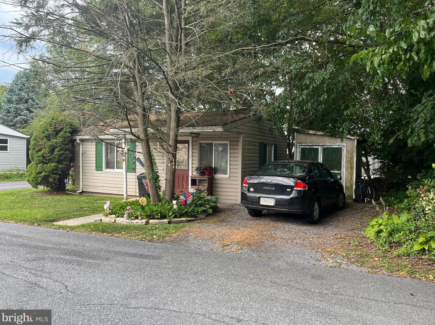17 S Parish Ave, Stricklerstown, PA 17073