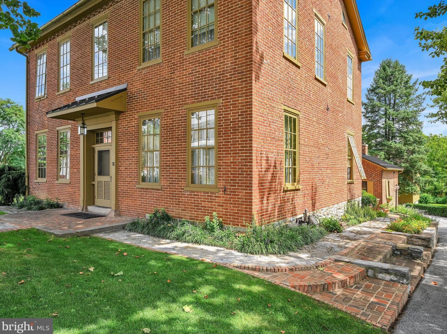 16 S Millbach Rd, Stricklerstown, PA 17073