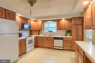 545 E Penn Ave, Cleona, PA 17042 - Photo 8