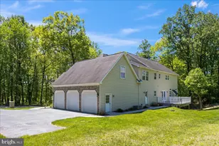 304 Iron Valley Dr, Lebanon, PA 17042 - Photo 2